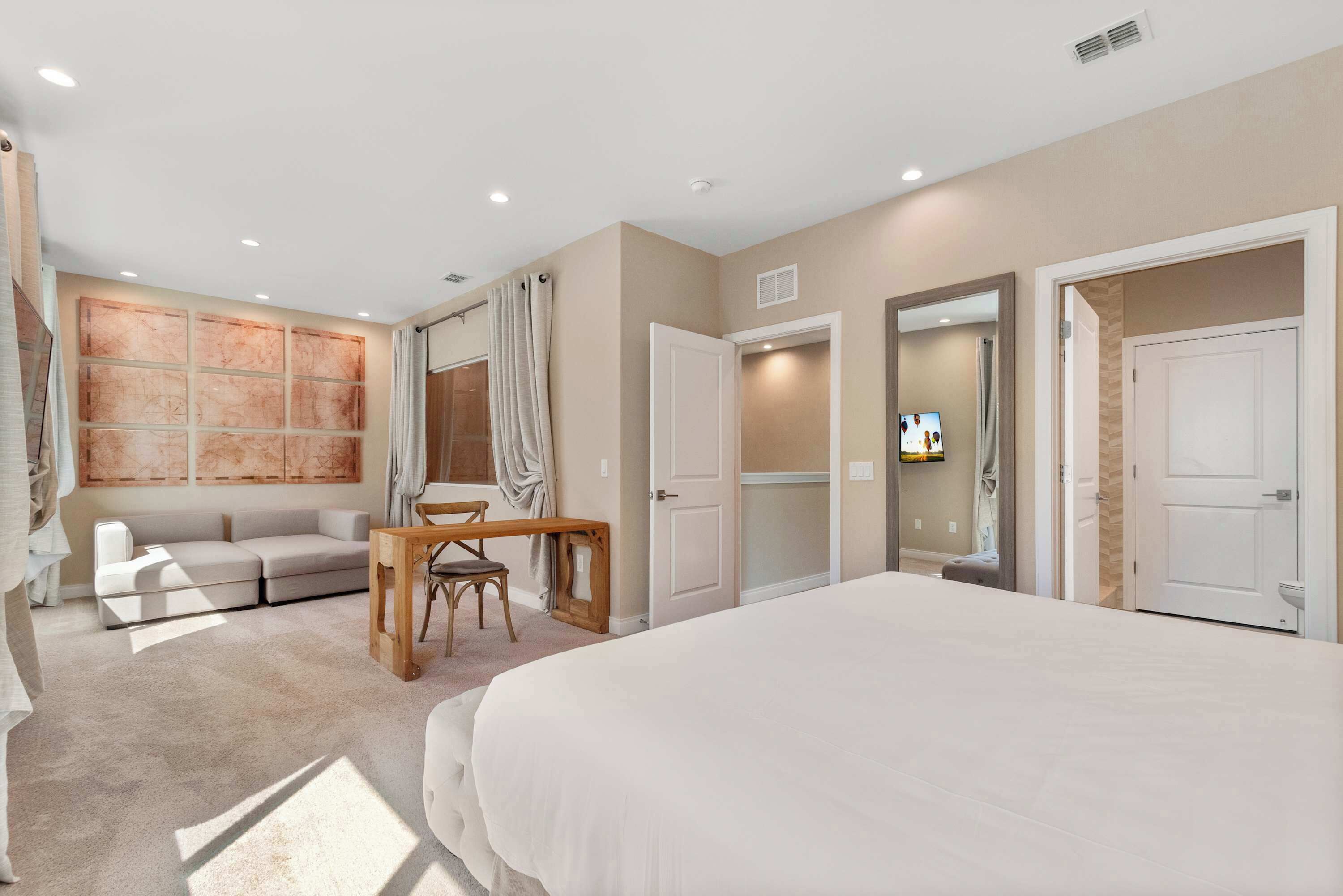 4 bedrooms, individually decorated, individually furnished