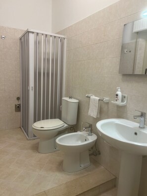Shower, hair dryer, bidet, towels - Philia apartment (Giardini Naxos)
