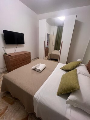3 habitaciones, tabla de planchar con plancha y wifi gratis 