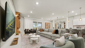 Unclassified image, 2 of 39, button - 10 BD/ 8 BA/ Windsor Cay (15973 CC) (Clermont)