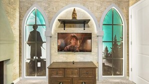 Unclassified image, 4 of 39, button - 10 BD/ 8 BA/ Windsor Cay (15973 CC) (Clermont)