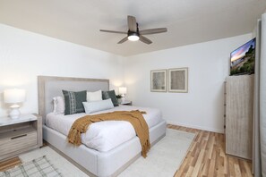 2 bedrooms, iron/ironing board, WiFi, bed sheets - Charming 2-bedroom 2-bath townhome in central Tucson (Tucson)