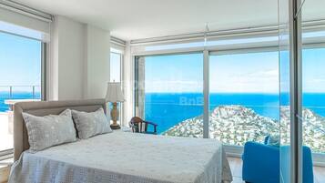 3 slaapkamers, een strijkplank/strijkijzer, wifi