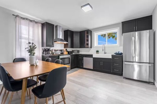 Spacious 3BDs - Close to Wineries, Brock & Falls!