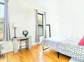 1 chambre, fer et planche à repasser, draps fournis