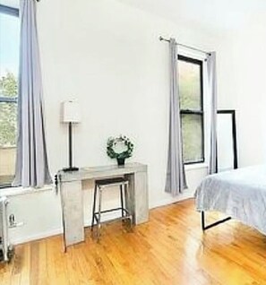1 chambre, fer et planche à repasser, draps fournis