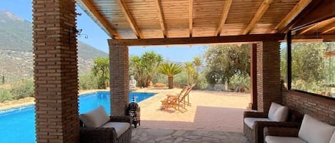 10 piscinas externas, guarda-sóis, espreguiçadeiras