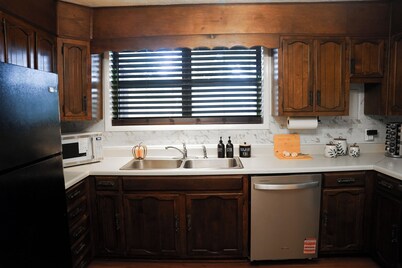 Charming 2-bedroom house with WiFi, AC in peaceful Lincoln