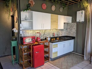 Micro-ondas, cooktop, toalhas de papel