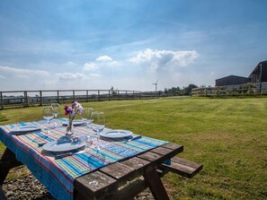 Outdoor dining - Billy's Barn (Holsworthy)