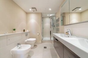 Cribs/infant beds - Mayfair Boutique Residences (London)