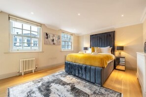 Cots/infant beds - Mayfair Boutique Residences (London)