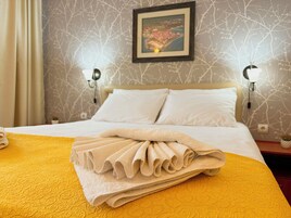 Kahden hengen classic-huone, parveke, kaupunkinäköala | Kannettavalle tietokoneelle sopiva työtila, ilmaiset vauvansängyt