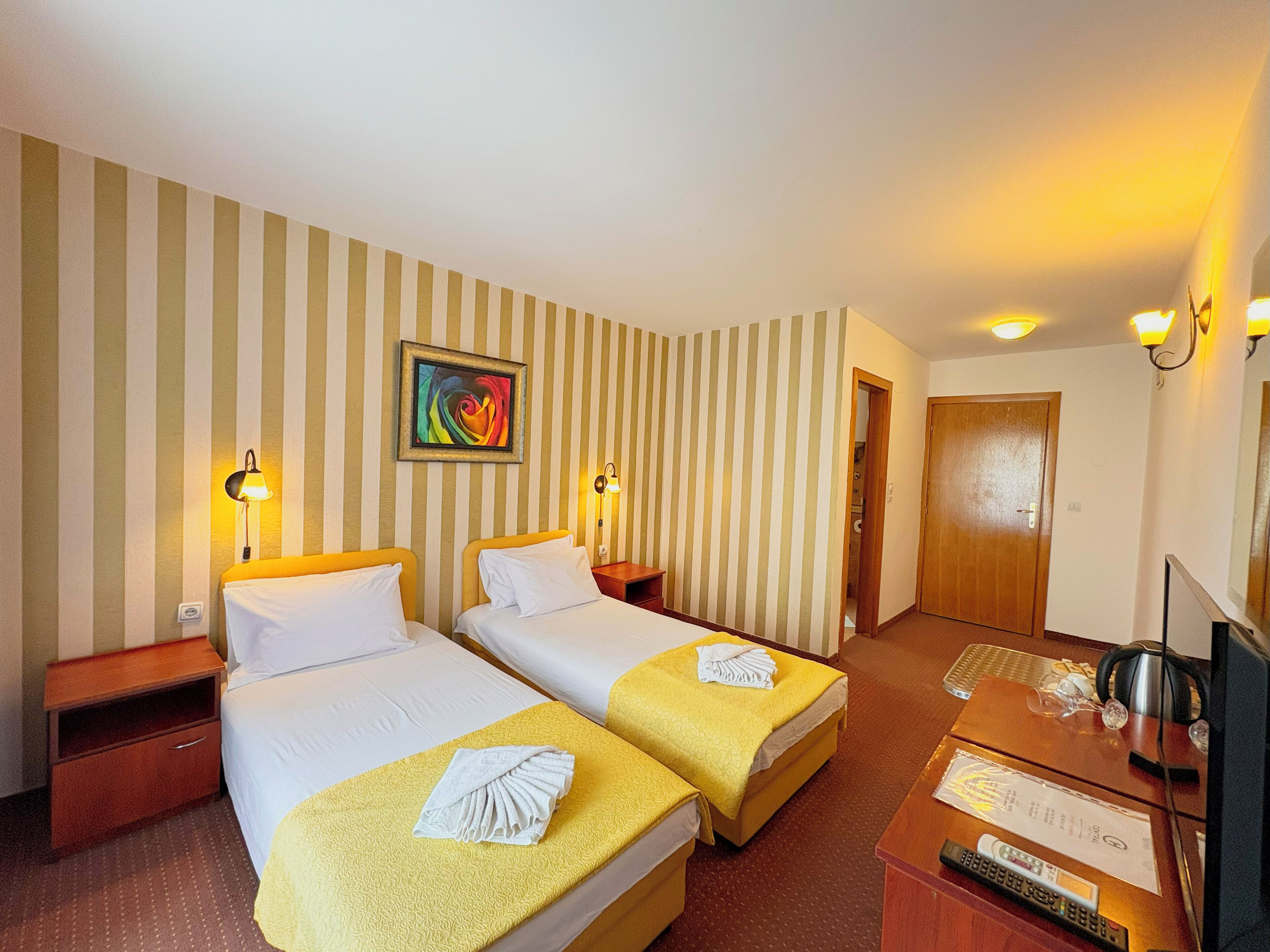 Standard Twin Room, Balcony, City View | Laptop workspace, WiFi (free), bed sheets