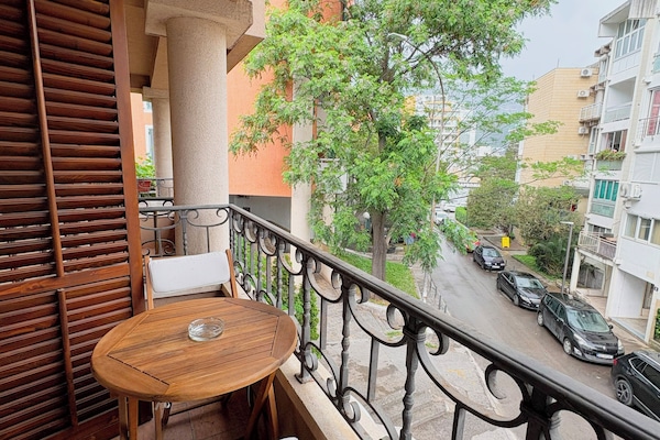 Standard Twin Room, Balcony, City View | Street view