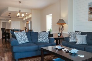 Appart'hôtel, plusieurs lits (Club at Mexico Beach 1A) | Coin séjour