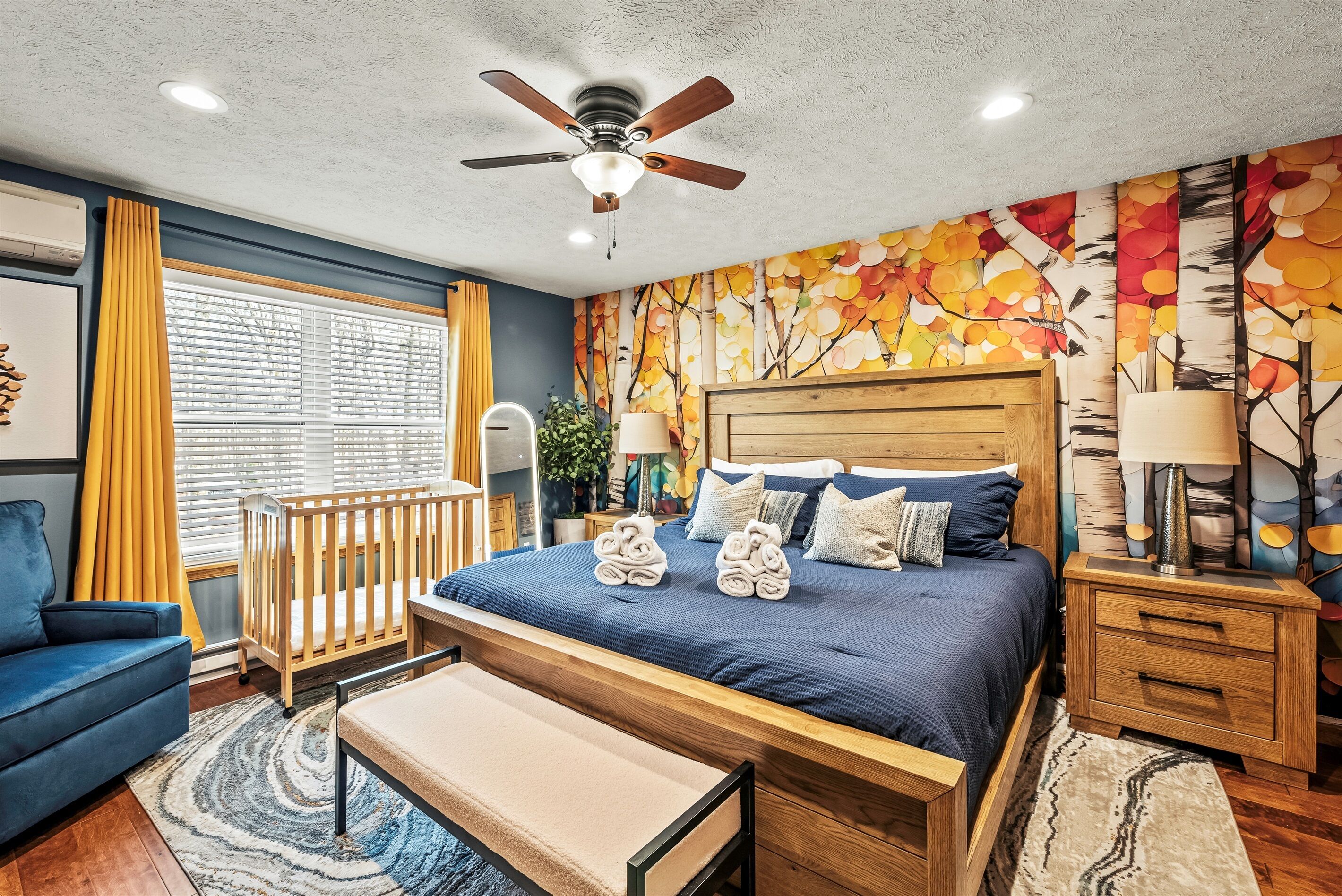 6 bedrooms, desk, iron/ironing board, travel cot