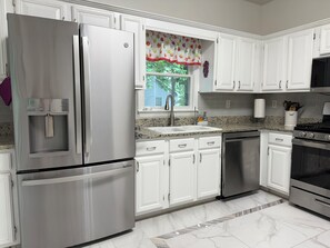 Microwave, oven, stovetop, dishwasher - New Listing! Relax & Recharge (Dallas)