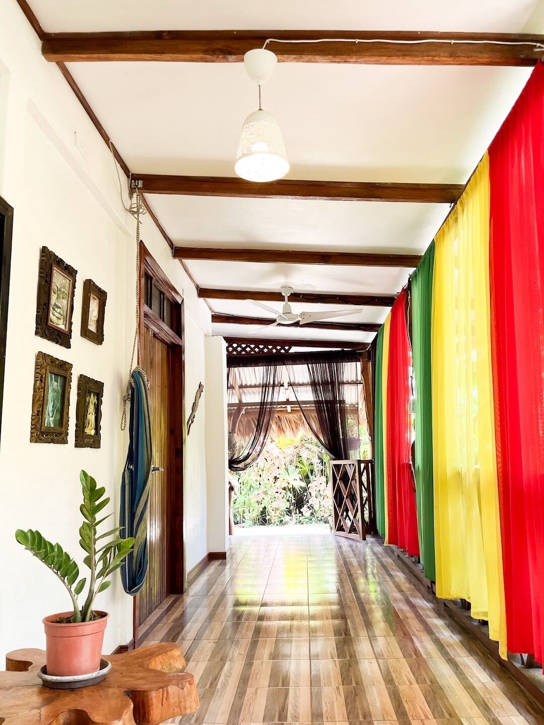 Cabaña Confort, vista al jardín | Terraza o patio