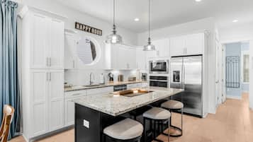 House, 4 Bedrooms, Pets allowed, Resort View | Private kitchen