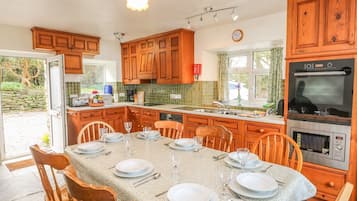 Rentaplats i utensilis de cuina, vaixella i coberteria