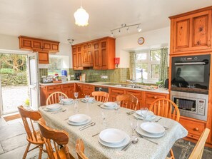 Dishwasher, cookware/dishes/utensils - Tremorla (Boscastle)