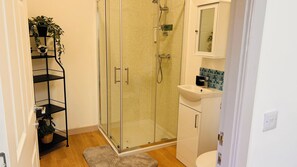 Cottage | Bathroom | Shower - Bathach Mor (Oban)
