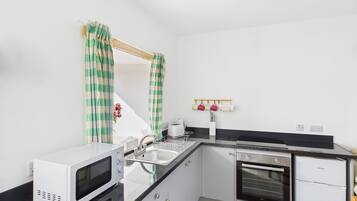 Cookware/dishes/utensils