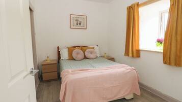 1 bedroom, individually decorated, individually furnished, free WiFi