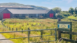 A farm with a red barn and a sign indicating 'BALVICAR FARM'. - Bathach Beag (Oban)