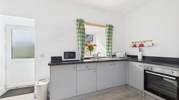 Cookware/dishes/utensils