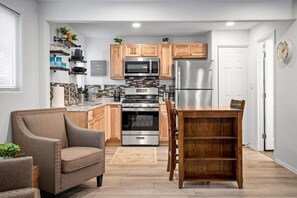Fridge, microwave, oven, stovetop - 11 Chelsea Place On The Park, In Heart Of Downtown (Phoenix)