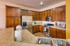 Mikrowelle, Ofen, Herdplatte, Geschirrspüler