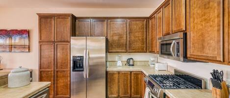 Mikrowelle, Ofen, Herdplatte, Geschirrspüler