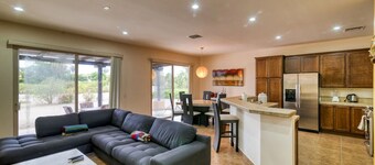 Lovely 3-bedroom and 3-bathroom Villa located in Paraiso del Mar