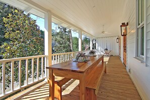 Outdoor dining - Old Village Luxury – Historic 5BR, Walk to Dining, Shops, & Sunset Views (Mount Pleasant)