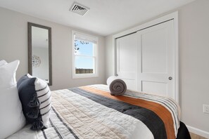 2 間睡房、熨斗/熨衫板、可攜式嬰兒床、免費 Wi-Fi