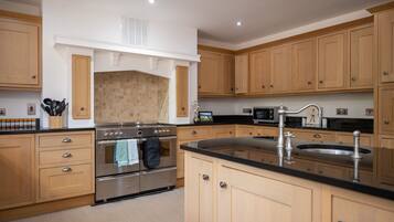 Máy rửa bát, dụng cụ nấu nướng/bát dĩa/dao nĩa