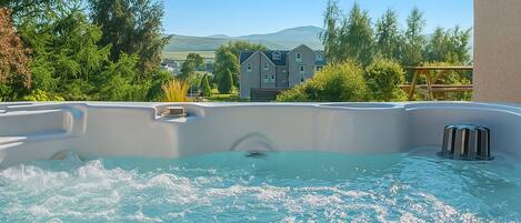 ChaumiÚre | Baignoire à remous extérieure