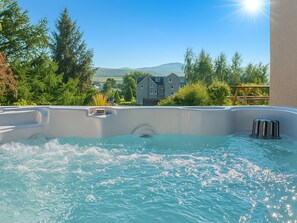 ChaumiÚre | Baignoire à remous extérieure