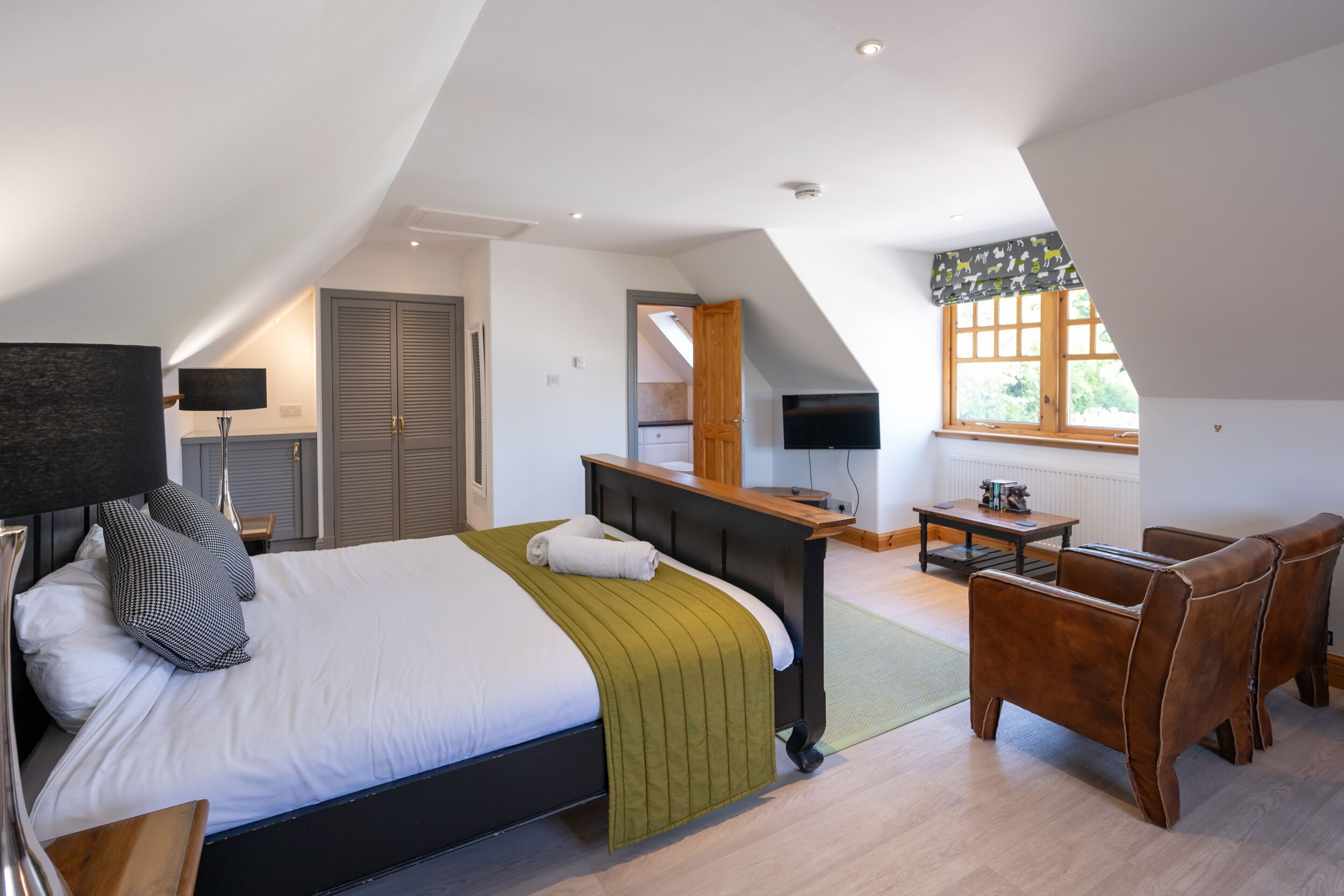 8 bedrooms, individually decorated, individually furnished, free WiFi