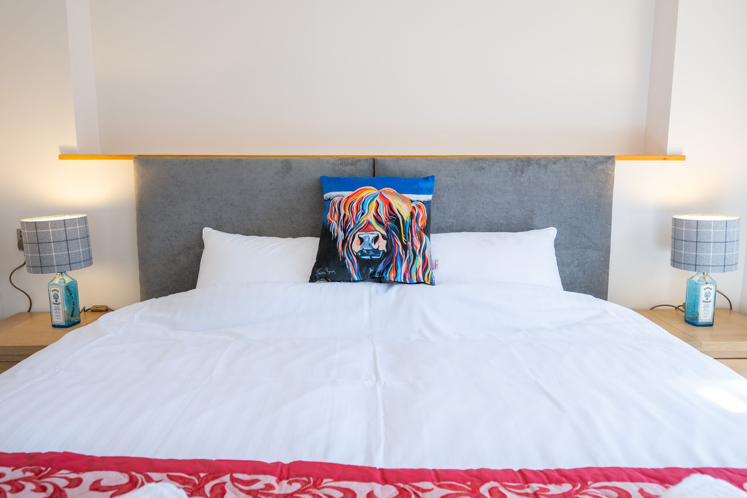 8 عدّة غرف نوم وبديكورات فريدة لكل غرفة وطراز فريد لكل وحدة