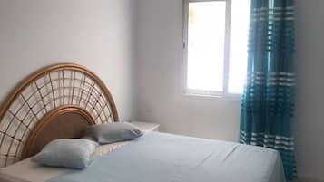 2 chambres, fer et planche Ă repasser