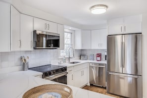Refrigerador, microondas, horno, placa de cocina
