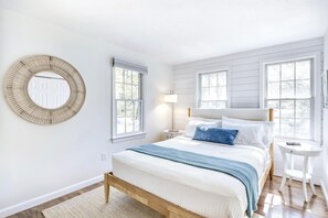 4 habitaciones, tabla de planchar con plancha, cuna de viaje y wifi 