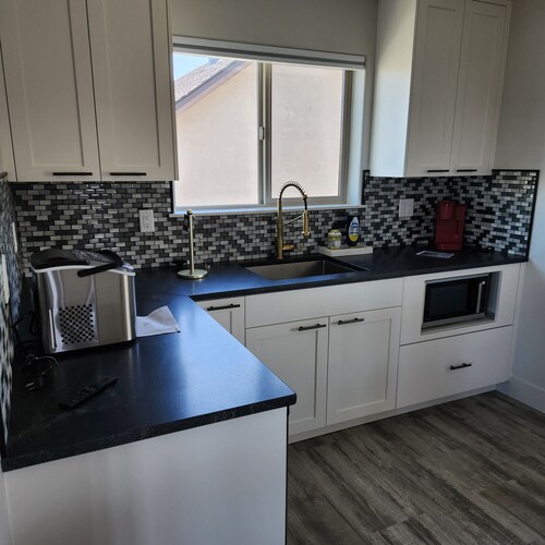 Charming 825 square foot Studio Loft apartment in Kimberly with WiFi, AC