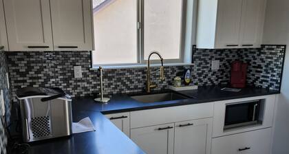 Charming 825 square foot Studio Loft apartment in Kimberly with WiFi, AC