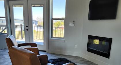 Charming 825 square foot Studio Loft apartment in Kimberly with WiFi, AC