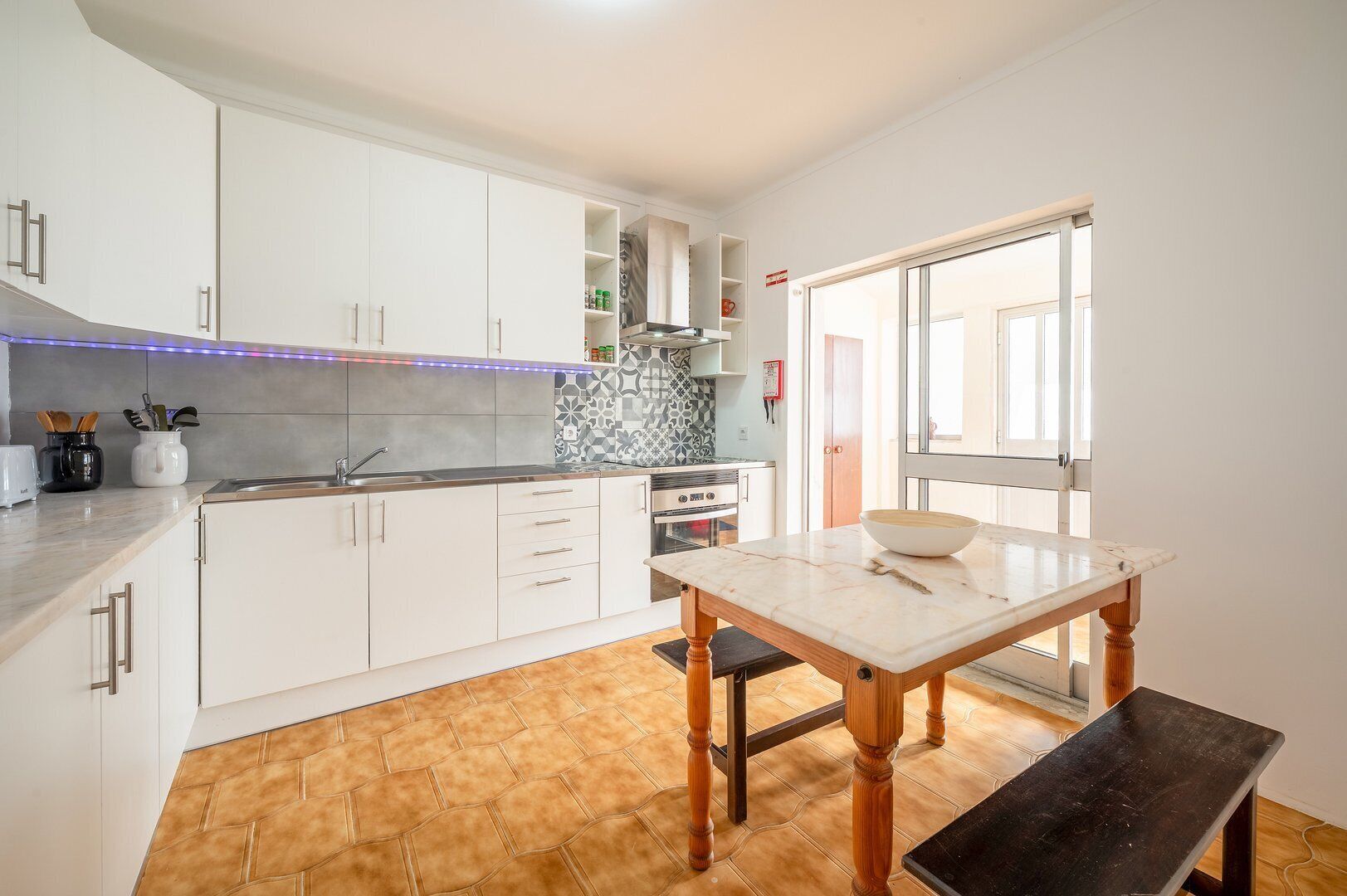 Refrigerador, microondas, horno y lavavajillas 