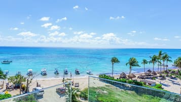 Penthouse de lujo, vista al océano | Balcón